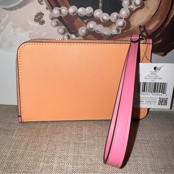 👜 Kate Spade New York Bicolor Saffiano Wristlet (Pink/Peach) - Picture 3 of 3
